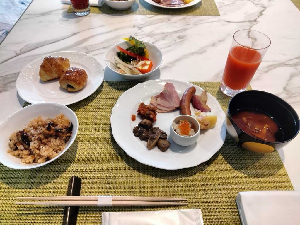 ラウンジ朝食のビュッフェ
