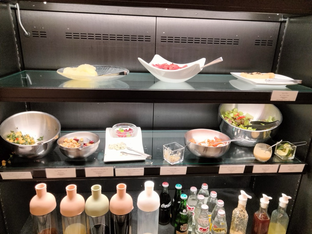 ラウンジのドリンク陳列