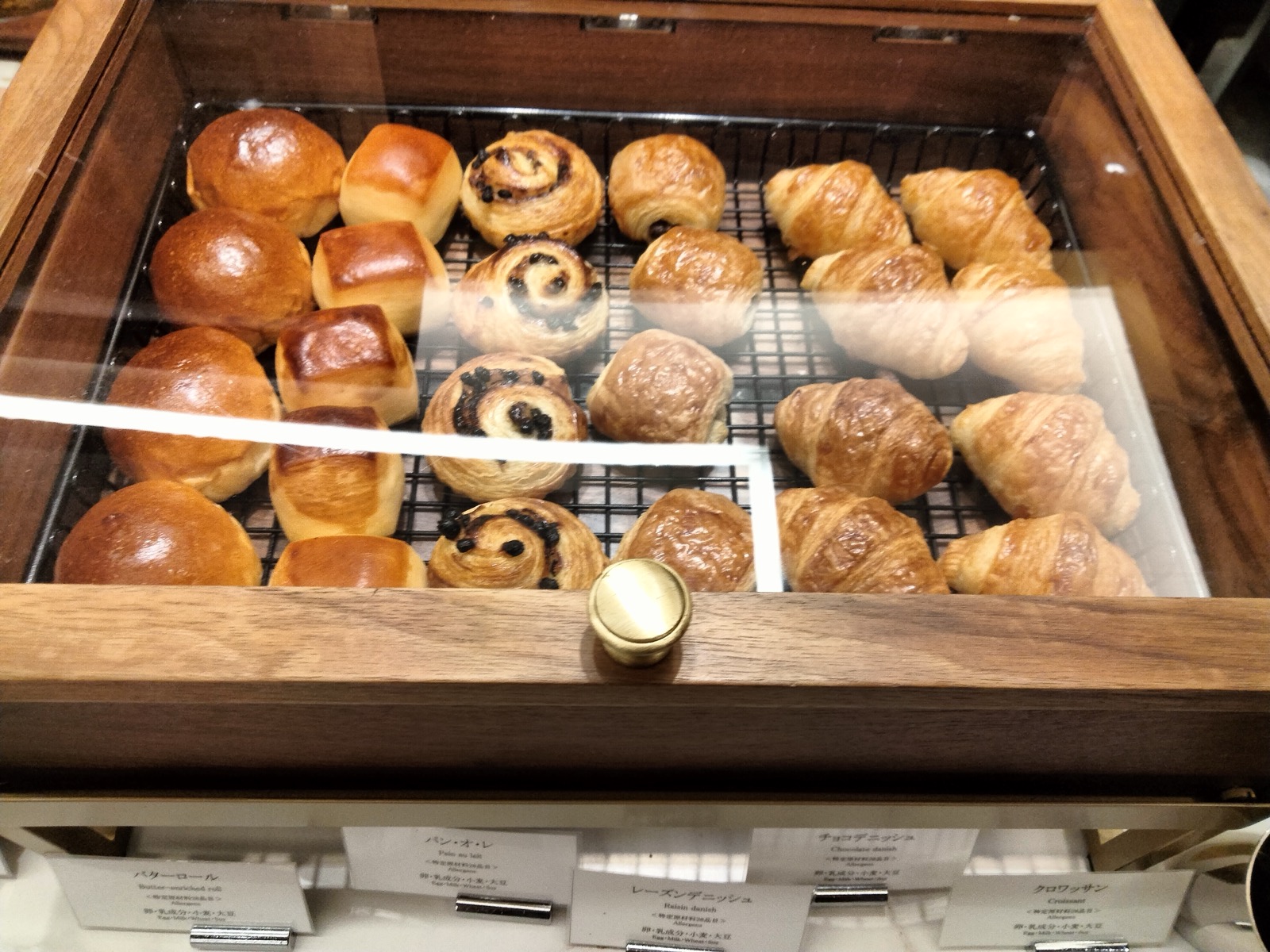 ラウンジ朝食のパン
