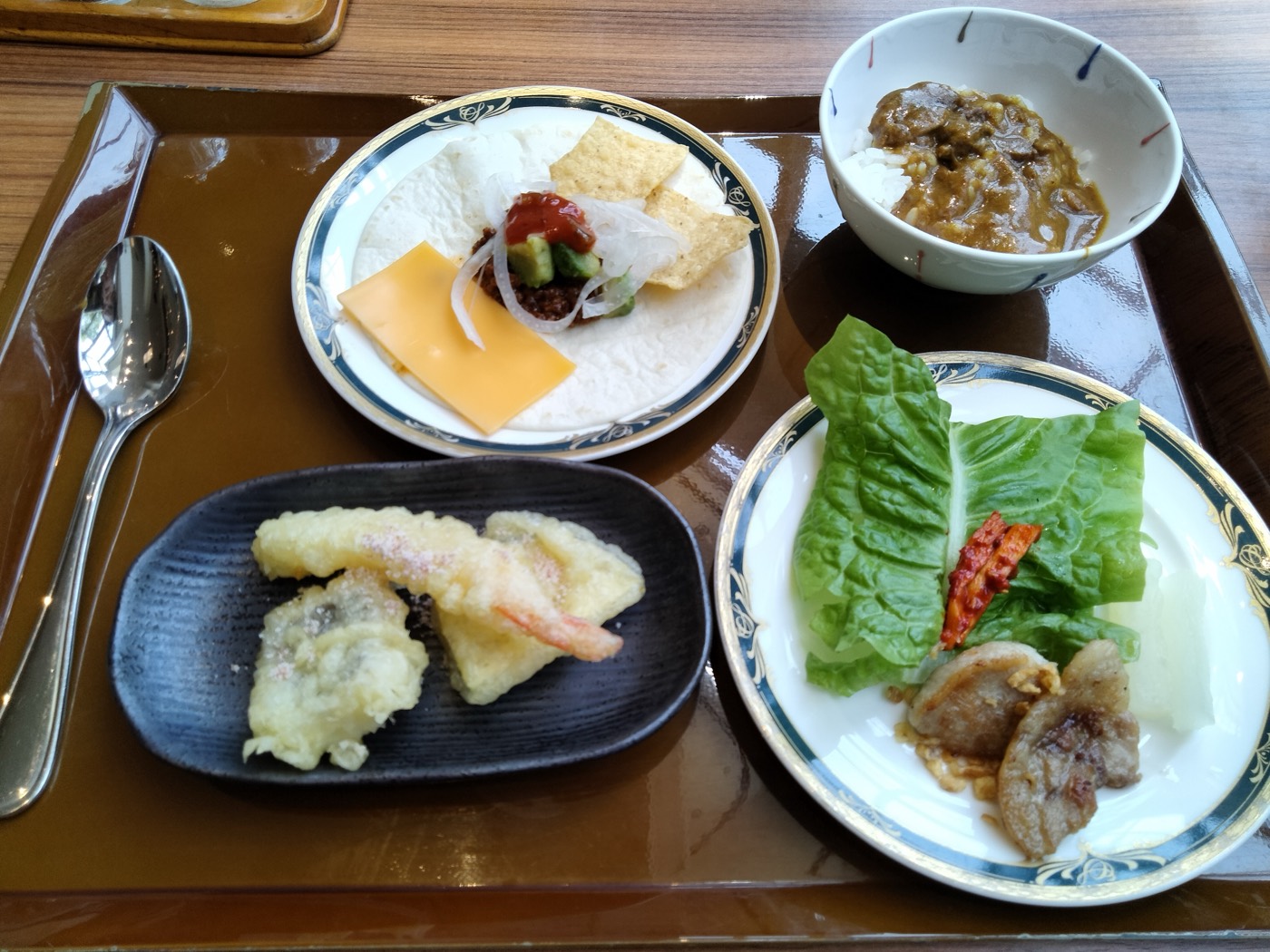 昼食のライブキッチン料理