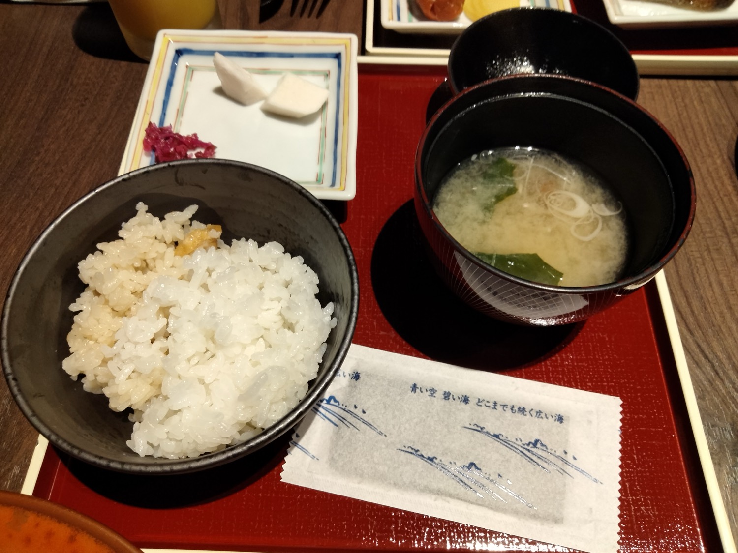 ご飯とお味噌汁
