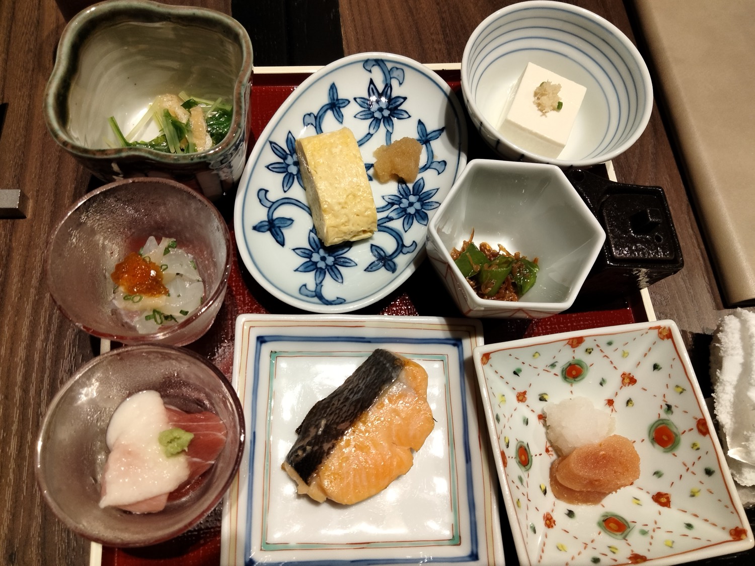 和食（炙りの鮭・小鉢いろいろ）