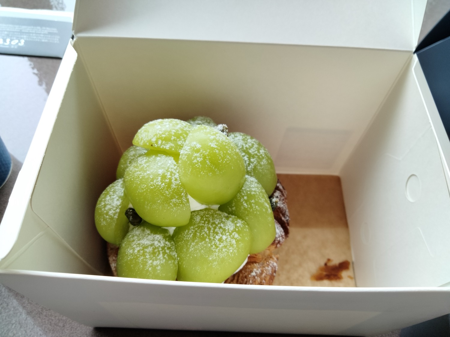 シャインマスカットのクロワッサン(1,800円)