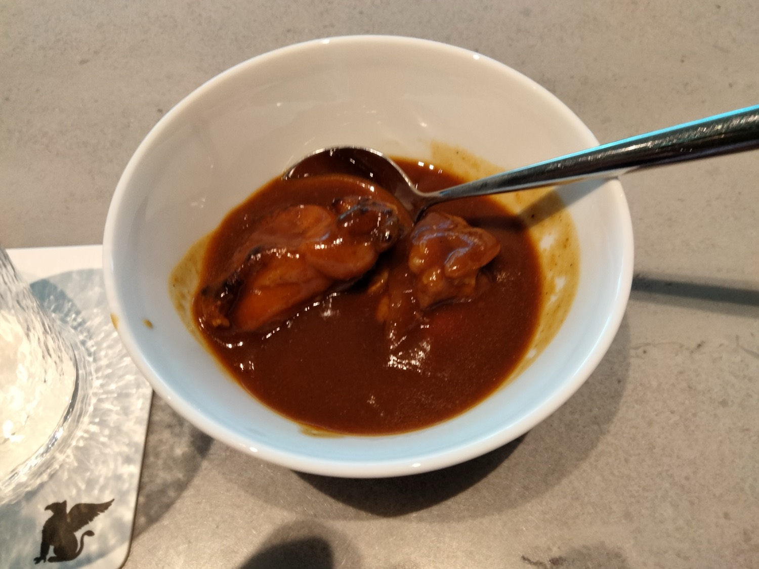 チキンカレー(大きなチキンが炭火風味)